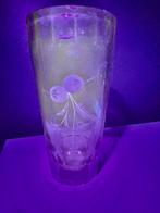 Bohemian - Vaas - Glas - Antieke uraniumglas vaas, Antiek en Kunst