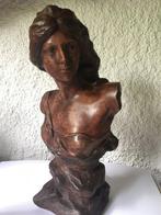 Lucas Madrassi - sculptuur, Buste de femme - 36 cm -