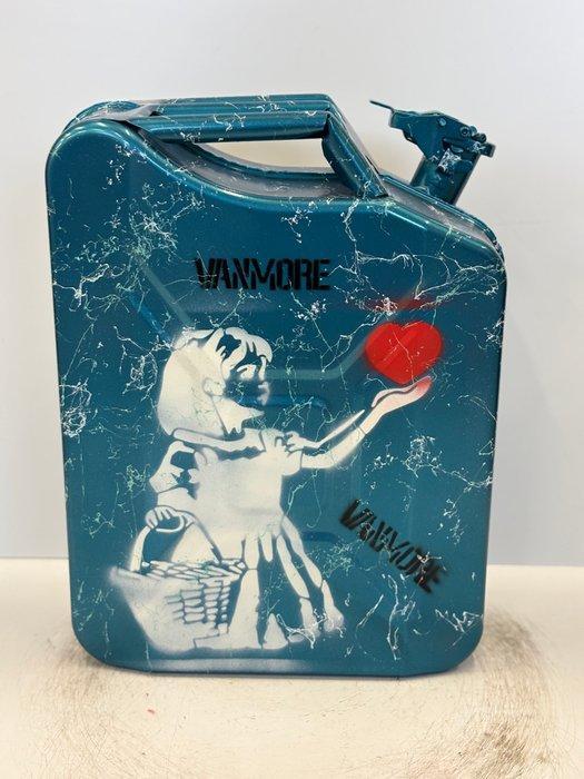 Rob VanMore - Oil Crisis Picking Love XL - 47cm, Antiek en Kunst, Kunst | Designobjecten