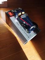 CMC 1:18 - Modelauto - Bugatti 57 SC - Red Stripes Edition