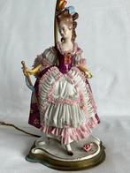 Antieke tafellamp met Volksted porseleinen beeld, Koningin, Antiek en Kunst