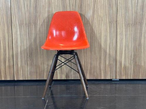 Charles Eames, Ray Eames - Stoel - DSW - Glasvezel, Hout, Antiek en Kunst, Antiek | Meubels | Stoelen en Sofa's