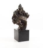 Figuur - A BRONZE SCULPTURE OF A HORSEHEAD - Brons, Marmer, Antiek en Kunst