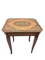 Muziekdoos - Italië - 1960-1970 - Juwelendoos/bijzettafel, Antiek en Kunst, Curiosa en Brocante