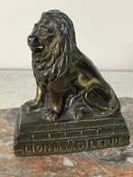 Ornement décoratif - France - Lion sur socle marbré