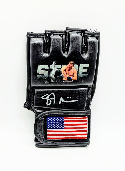 Stipe Miocic - Ondertekende MMA-handschoen -, Verzamelen, Overige Verzamelen