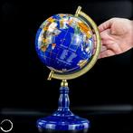 Globus van natuurlijk lapis lazuli – Een wereld in edele