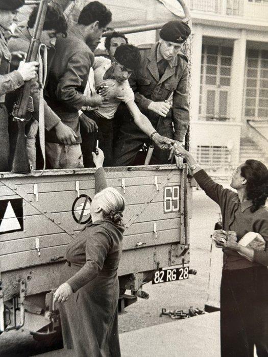 Kay Lawson - 1950 Greece – Arrest and Transport of Civilians, Antiek en Kunst, Kunst | Designobjecten