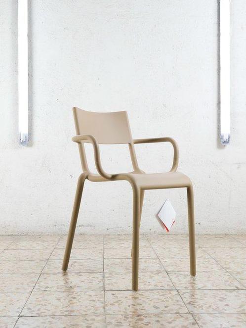 Kartell - Philippe Starck - Generic A - Fauteuil (2) - taupe, Antiek en Kunst, Antiek | Meubels | Stoelen en Sofa's