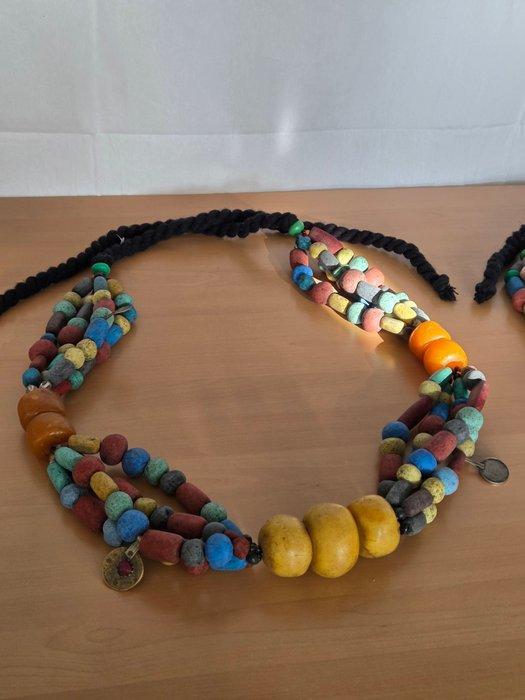 Traditionele Afrikaanse ketting - West-Afrika (Zonder, Antiek en Kunst, Kunst | Niet-Westerse kunst