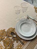 Luxe tafelkleed voor grote diners. Witte en gouden