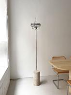 iGuzzini - Staande lamp - Model 4529 - Metaal, Travertijn, Antiquités & Art, Antiquités | Éclairage