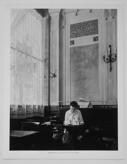 Robert Doisneau - Simone de Beauvoir at the Deux Magots,, Antiek en Kunst, Kunst | Schilderijen | Modern