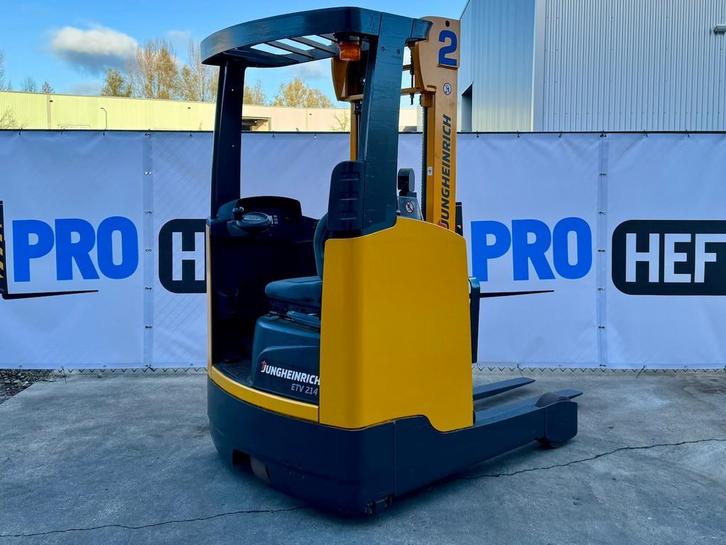 Jungheinrich ETV214-530DZ (2013) vlotte reachtruck MET VIDEO, Zakelijke goederen, Machines en Bouw | Heftrucks en Intern transport