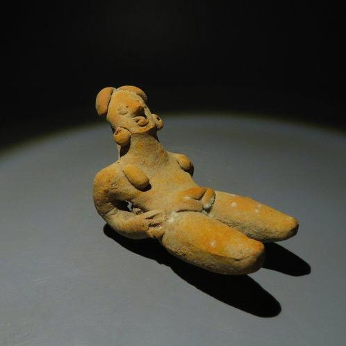 Colima, ouest du Mexique Terre cuite Figure féminine. 200, Collections, Minéraux & Fossiles