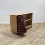 Tweedehands verrijdbare houten schoolkast, vv 1 legborden en, Gebruikt