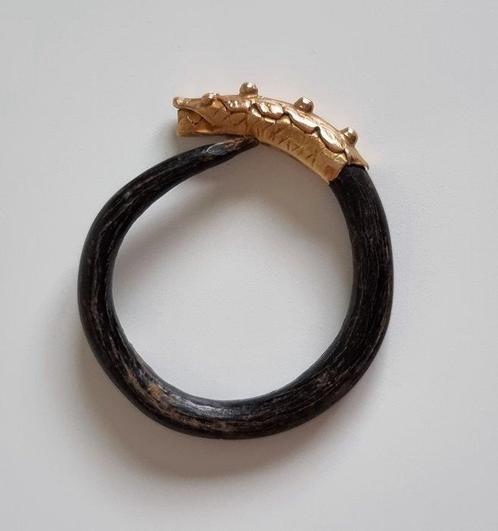 Ring - Goud 22K, Hoornkoraal - Aka Bahar - Indonesië Akar, Antiek en Kunst, Kunst | Niet-Westerse kunst