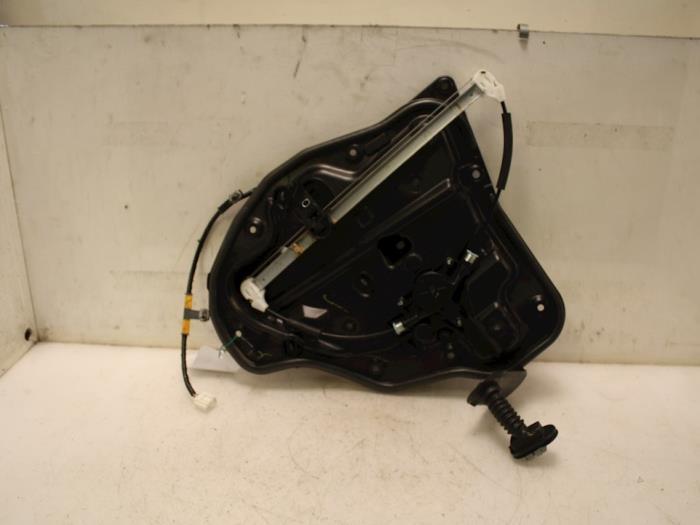 Ruitmechaniek 4Deurs rechts-achter Mazda 2. O169370, Autos : Pièces & Accessoires, Carrosserie & Tôlerie