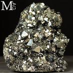 Magnifieke cluster Pyriet met pyramidevormige kristallen en, Verzamelen