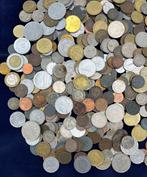 Wereld. Lot mit 400 Stück Münzen (Zonder Minimumprijs), Postzegels en Munten