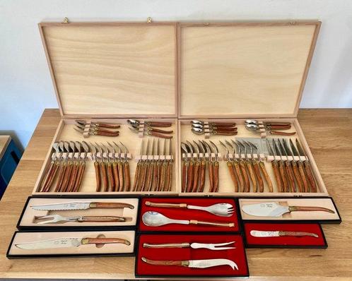 Laguiole Prestige « Le Sabot » - Ménagère pour 12 personnes, Antiek en Kunst, Antiek | Meubels | Tafels