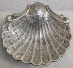 Schelp met gezegend water, gepuncteerd - .915 zilver -