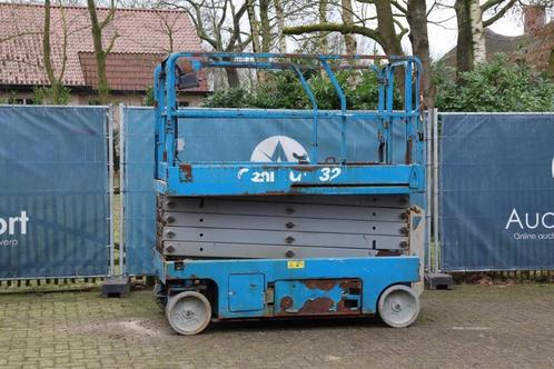 Veiling: Schaarlift Genie GS-3246 Elektrisch 11.75m 2011, Zakelijke goederen, Machines en Bouw | Liften, Steigers en Ladders, Ophalen
