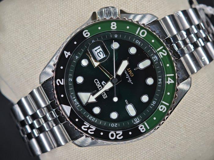 Seiko - Seiko 5 GMT Automatic - Zonder Minimumprijs - Sprite, Handtassen en Accessoires, Horloges | Antiek