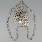 Khamsa pendant on necklace - .900 zilver. NO RESERVE. -, Antiquités & Art