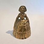 België. Tafelbel (3) Dames met plooirok ca. 1900-1950