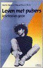 Leven met pubers in school en gezin 9789026618970, Boeken, Verzenden, Gelezen, Martin J. Pring