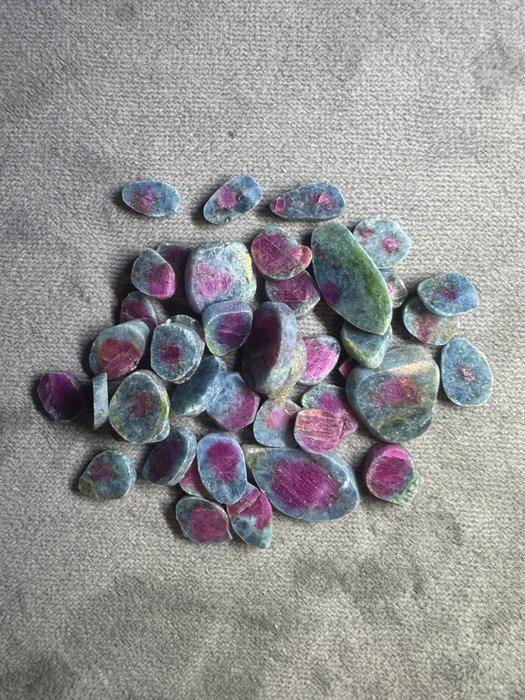Lot van 75 schijven van natuurlijke robijn-zoïsite. Geen, Antiek en Kunst, Curiosa en Brocante