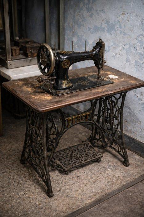 Pfaff Machine à coudre - Acier, Antiquités & Art, Art | Objets design