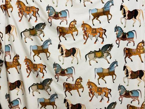 Tissu velours à impression numérique avec des chevaux arabes, Antiek en Kunst, Antiek | Tapijten, Tafelkleden en Textiel