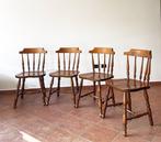 Stoel - Een set van vier grenenhouten stoelen