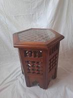 Bijzettafel - hout en glas - Marrokkaans tafeltje met glazen, Antiek en Kunst