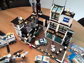 Lego Set - Ville - Politie - 7744 - 7743 - 7741 - 7235. beschikbaar voor biedingen