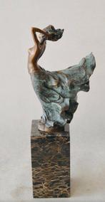 Figuursnijwerk, Figur Kobieta tancerka w sukni - 32 cm -, Antiek en Kunst