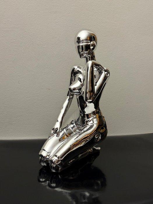 GF Exclusives - Chrome Female Robot Sculpture Artwork By: GF, Antiek en Kunst, Kunst | Designobjecten