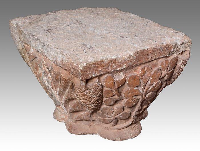 Vroeg-middeleeuws Kalksteen Pre-Romaanse kapitueel Met, Verzamelen, Mineralen en Fossielen