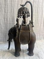 Grote olifant met mahout en zittende, Antiek en Kunst