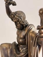 Beeld, Zeus (Jupiter) met bliksemschicht en scepter – op