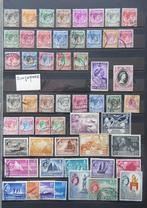 Monde - Partie dans 8 albums de stock + pile de coffrets, Gestempeld