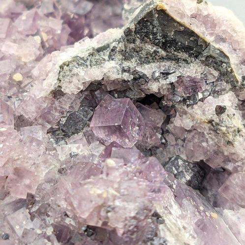 VIOOLTJE VAN FLUORIET BEGINSSEL EN GALENA SPATICA, VK, Verzamelen, Mineralen en Fossielen