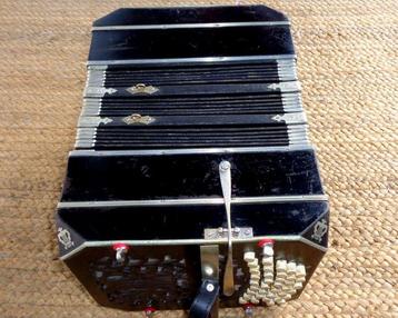 Alfred Arnold mit Koffer - 144 Töne - 880 Hertz - - beschikbaar voor biedingen