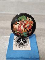 Kholuysk Factory - Lacquer box with a fairy tale plot. USSR., Nieuw