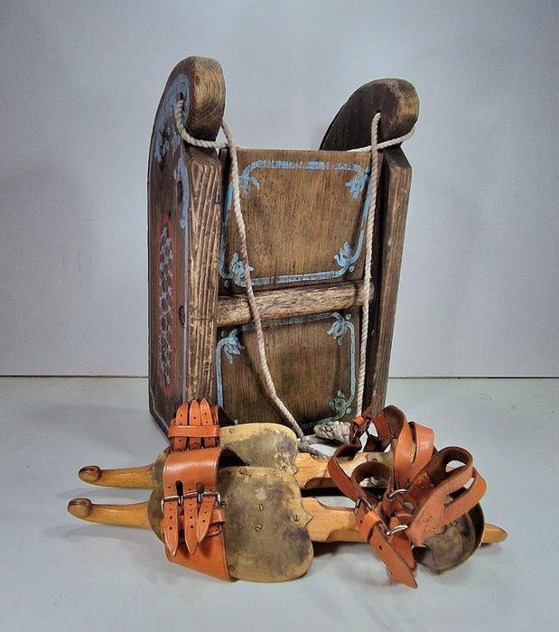 Rare pair of Antique Dutch Queen Skates + an antique folk, Antiek en Kunst, Curiosa en Brocante