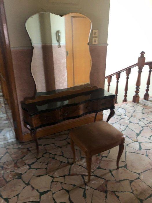 Frans design Toiletset - Walnoot, Antiek en Kunst, Curiosa en Brocante