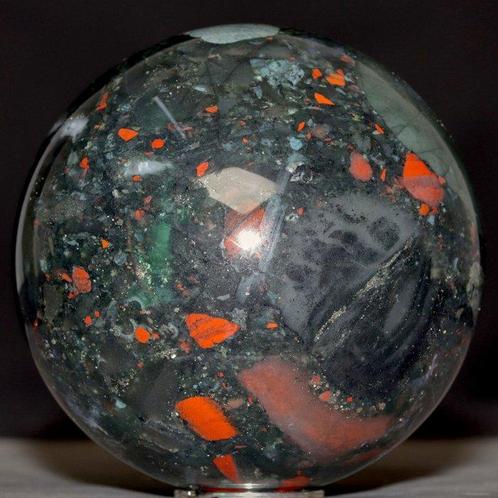 Drakenbloed Jaspis Bol, Zuid-Afrika - Elegantie en, Verzamelen, Dierenverzamelingen