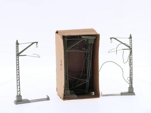 Schaal H0 Märklin 407 Bovenleidingmast 10 stuks in doos #.., Hobby en Vrije tijd, Modeltreinen | H0, Rails, Gebruikt, Märklin